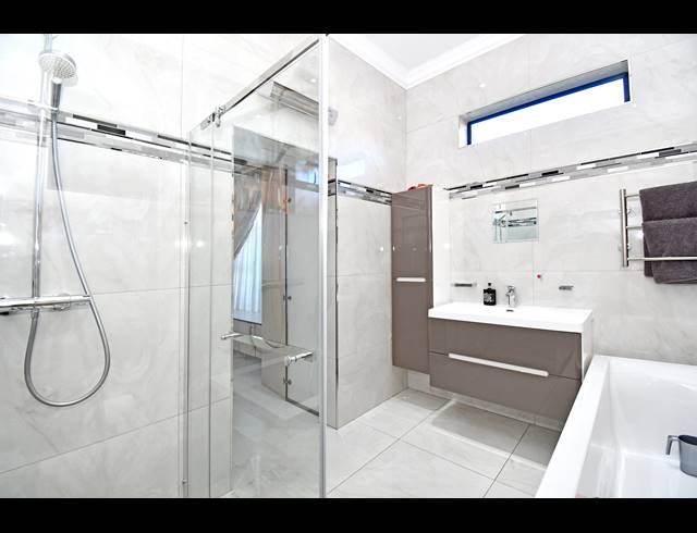 3 BEDROOM HOUSE FOR SALE IN CROSBY